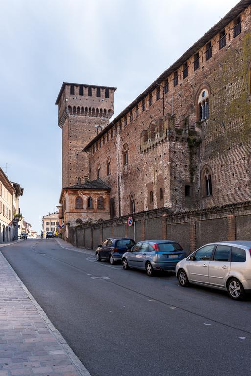 Al Castello Di Leonardo Hotel Sant'Angelo Lodigiano Buitenkant foto